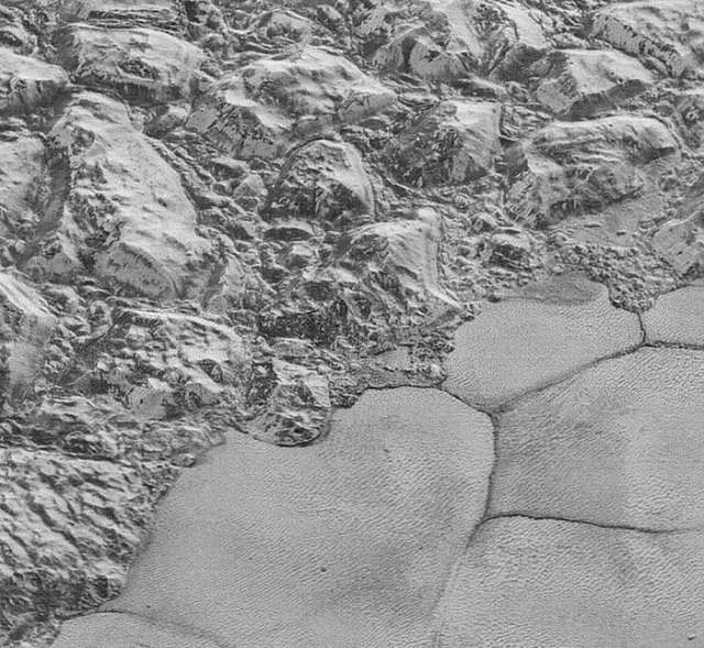 New Horizons: Sharpest images of Pluto`s surface