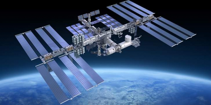طاقم أميركي روسي يصل إلى محطة الفضاء الدولية