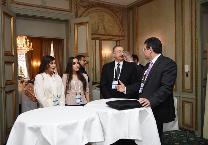 Präsident Ilham Aliyev nimmt an einer Podiumsdiskussion zum Thema Klima- und Energiesicherheit teil