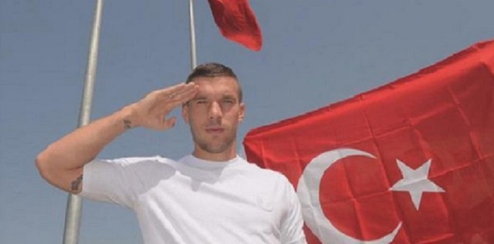 Türkei: Podolski twittert gegen Böhmermann