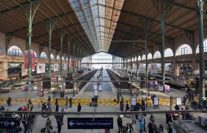 La policía de París evacúa la principal estación de trenes en busca de sospechosos