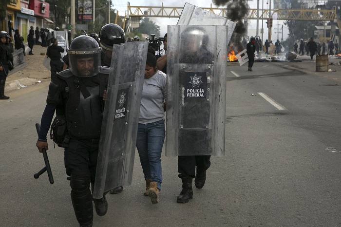 Tres policías asesinados en Guerrero mientras comían