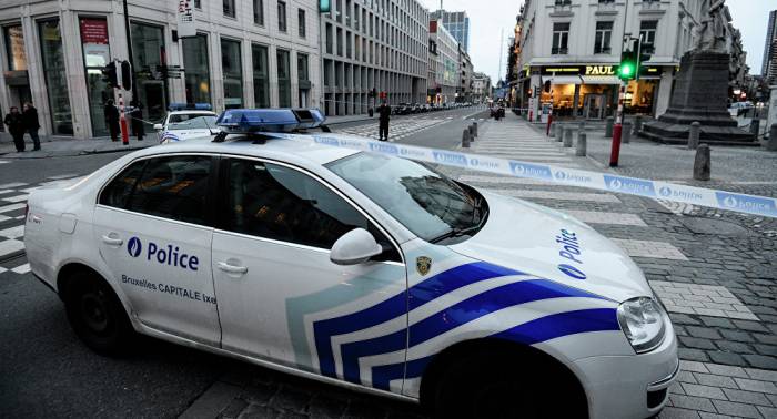 Bruxelles: une voiture tente de foncer sur des policiers, ils ouvrent le feu
