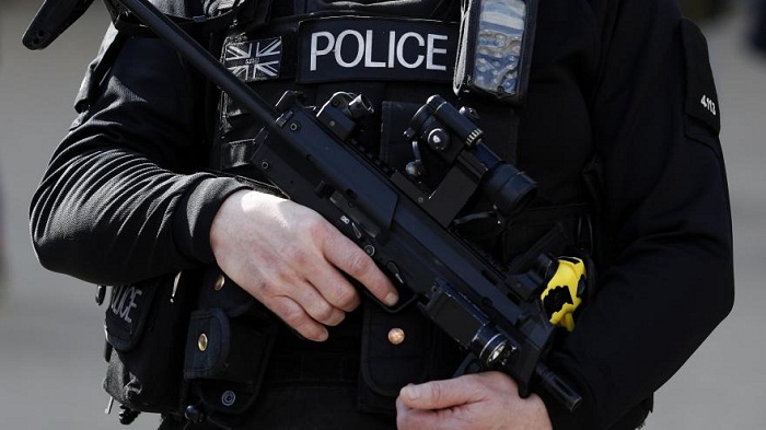 Ils utilisent un hélicoptère de la police pour filmer des ébats sexuels