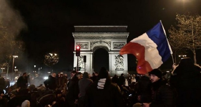 Paris: 200 policiers `en colère` ont manifesté