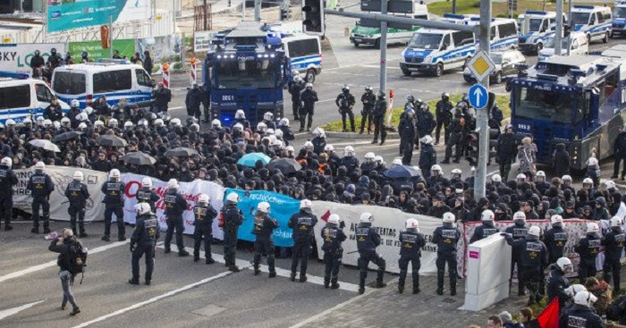 AfD-Parteitag: Polizei nimmt 400 Demonstranten in Gewahrsam