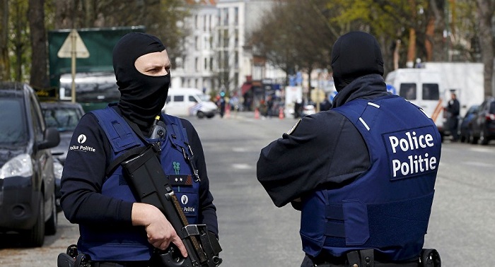Brüssel: Bombenanschlag vor Polizeigebäude  