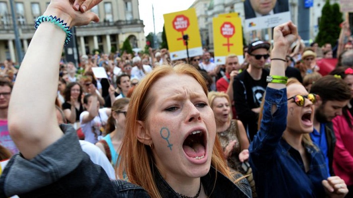 Les Polonaises en grève pour défendre le droit à l`avortement