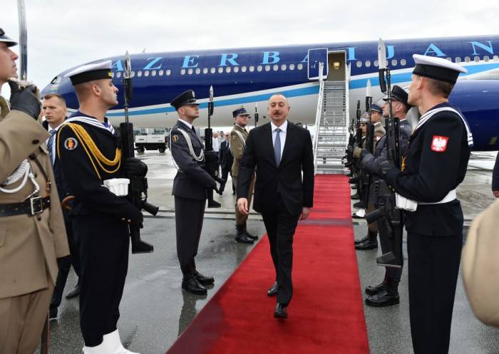 Le président Aliyev entame une visite officielle en Pologne