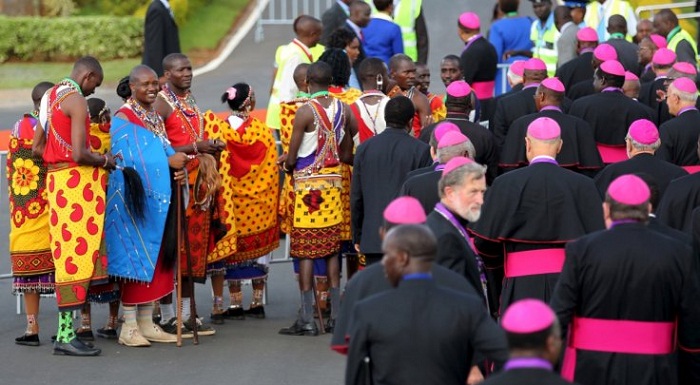 Pope Francis calls for peace and an end to corruption in Kenya