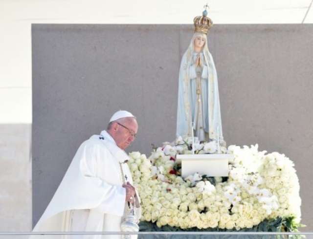 Pope Francis makes Fatima child shepherds saints