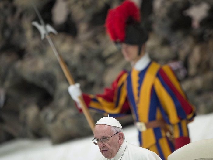 Charlie Hebdo: Pope Francis says if you swear at my mother `expect a punch`