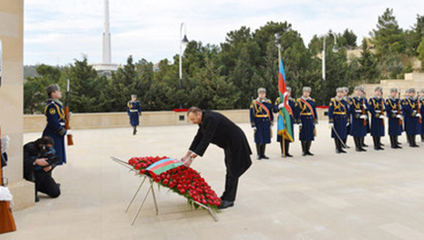 Azerbaijani president pays tribute to martyrs