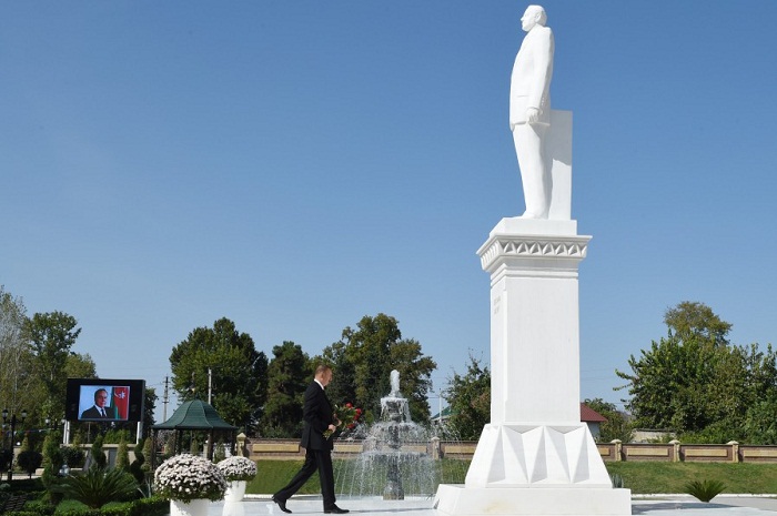 President visited a statue of national leader Heydar Aliyev in Goychay
