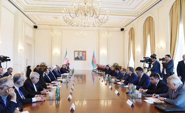 Azerbaijani, Iranian presidents meet in expanded format
