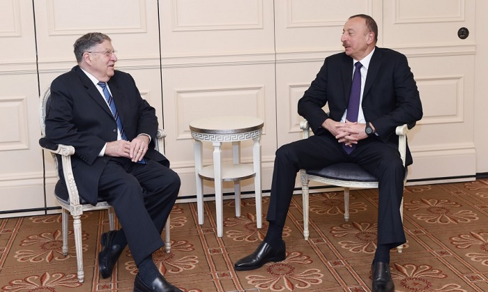 President Aliyev meets former governor of US State of New Hampshire