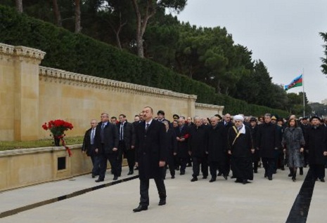 Azerbaijani president pays tribute to martyrs