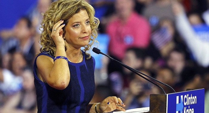 Presidenta del Comité Nacional Demócrata renuncia tras escándalo de correos electrónicos