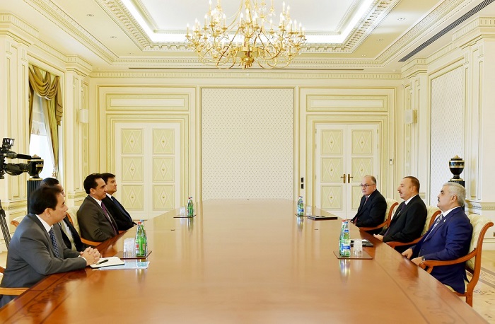  Der Aserbaidschanische Präsident Ilham Aliyev hat eine Delegation der malaysischen Unternehmensgruppe empfangen. 