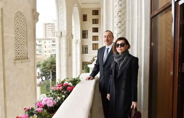 Hollande hosted dinner party for President Aliyev and first lady