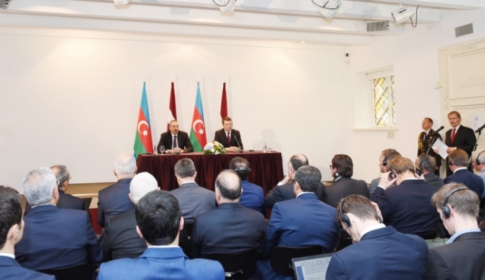 Azerbaijani, Latvian presidents make press statements