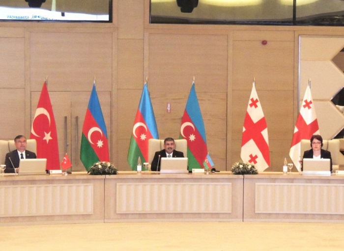 Pressekonferenz der Verteidigungsminister von Aserbaidschan, Georgien und der Türkei in Gabala