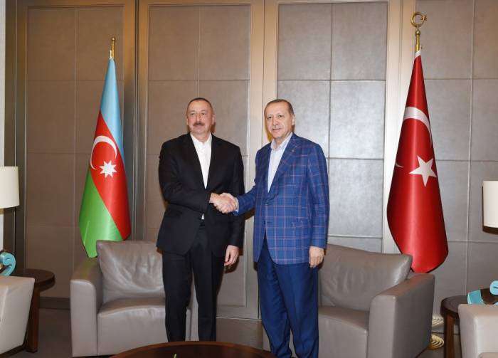 Ilham Aliyev traf sich mit Erdogan