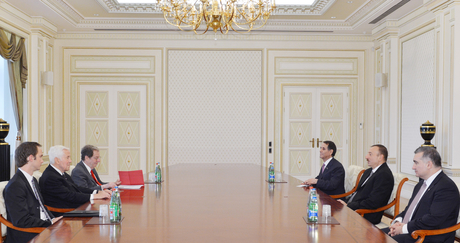 President Ilham Aliyev receives U.S. Senator Richard Lugar