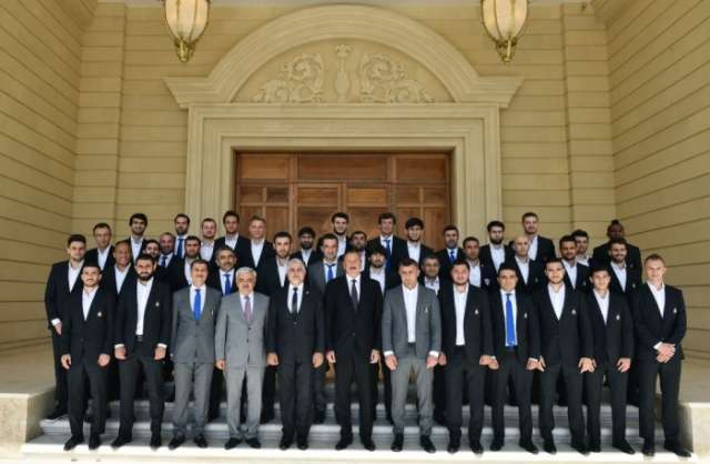 President Ilham Aliyev receives FC Qarabag squad