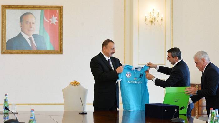 President Aliyev meets with members of Azerbaijan`s national polo team - PHOTOS