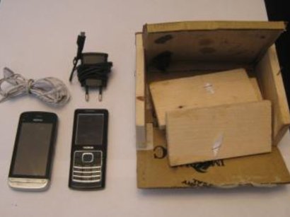 Şəki halvasından telefon çıxdı