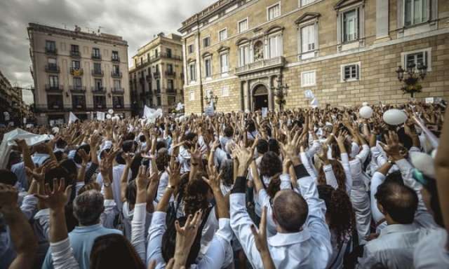 Pro-unity Catalans take to the streets to condemn ‘selfish revolution’