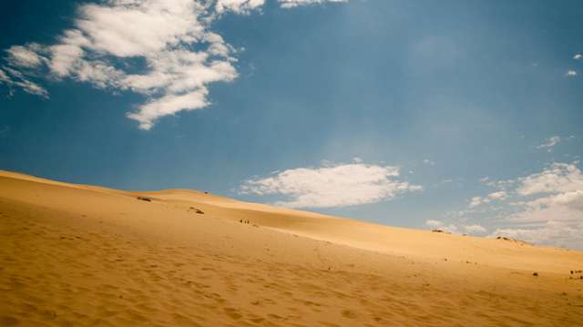 Quelle est la profondeur du sable sur la plage et au fond des mers ?