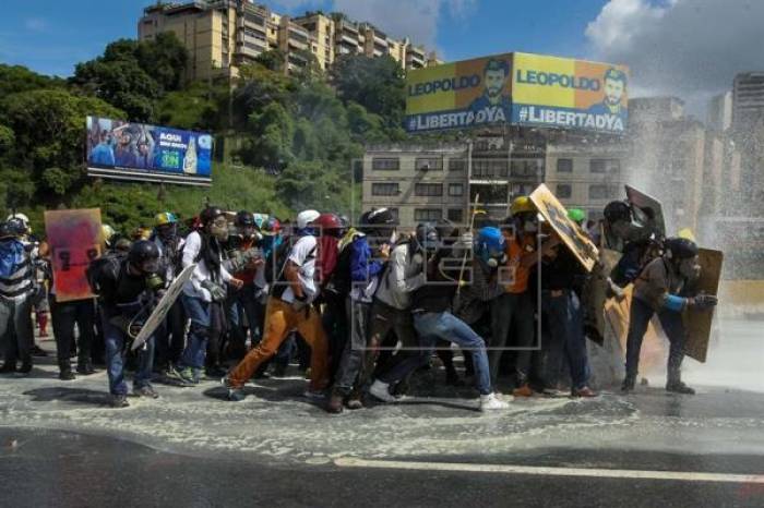Muere una mujer en una protesta en el oeste de Venezuela y suben a 62 los fallecidos