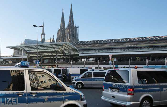 Protest gegen AfD: Randalierer schlagen Scheiben ein und greifen Polizei an