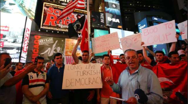 Muslime in den USA protestieren gegen Putschversuch in der Türkei