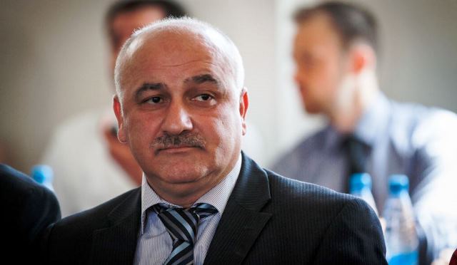 Arif Hacılı gözətçisi ilə dalaşdı: Borc qalmaqalı