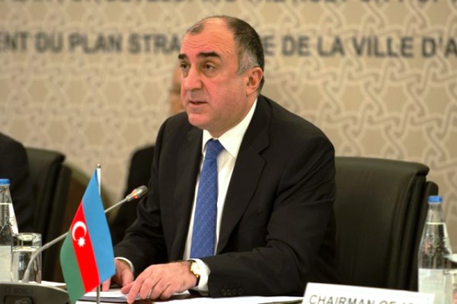 Le ministre azerbaïdjanais des affaires étrangères se rend en Iran