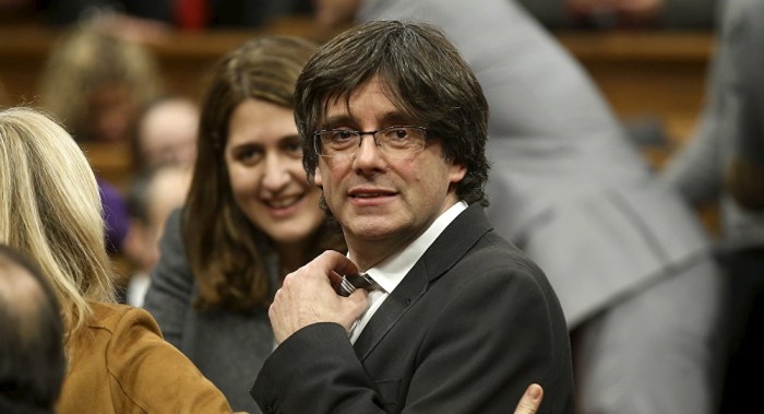 Puigdemont solicita a Rajoy diálogo “sin condiciones“ 