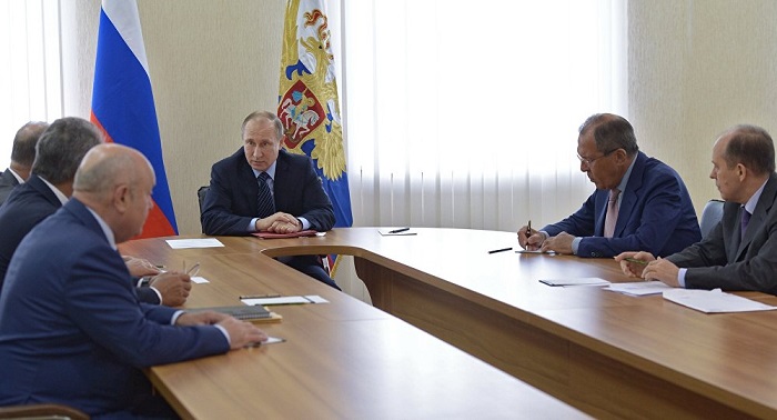 Putin aborda situación en Crimea con miembros del Consejo de Seguridad nacional.