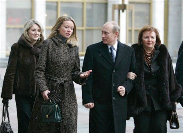 Qəddafi Putinin qızına elçi düşübmüş