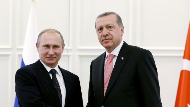 Putin recibe a Erdogan en la visita oficial que tiene en ascuas a todo el mundo.