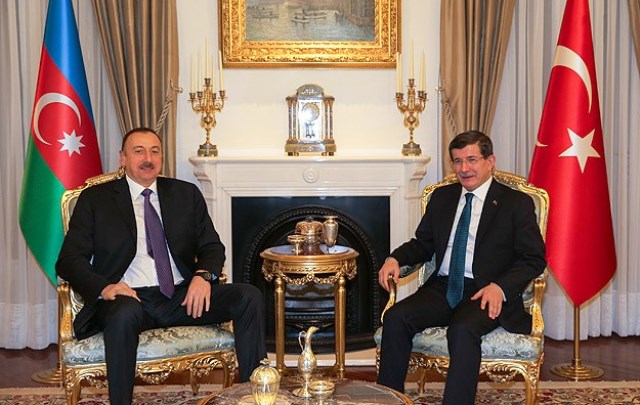  İlham Əliyev Davudoğlunu təbrik etdi
