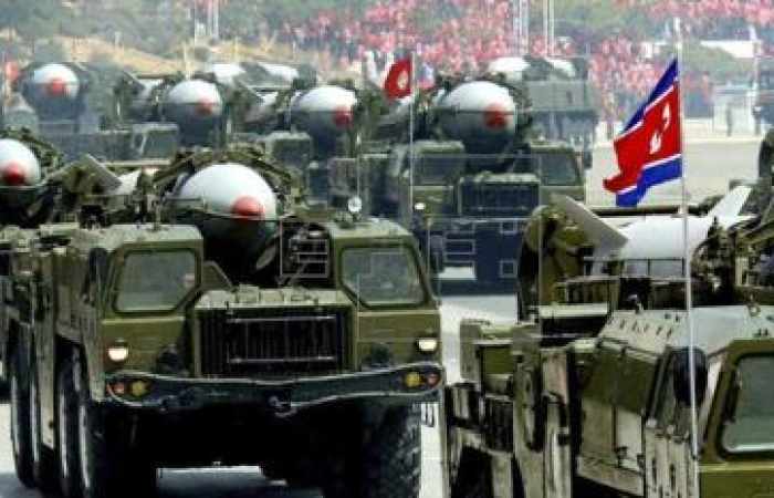 Pyongyang demuestra un posible nuevo cohete de largo alcance en desfile militar