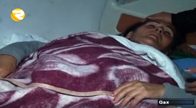 Qaxda yaşlı qadını vəhşicəsinə döydülər - Video