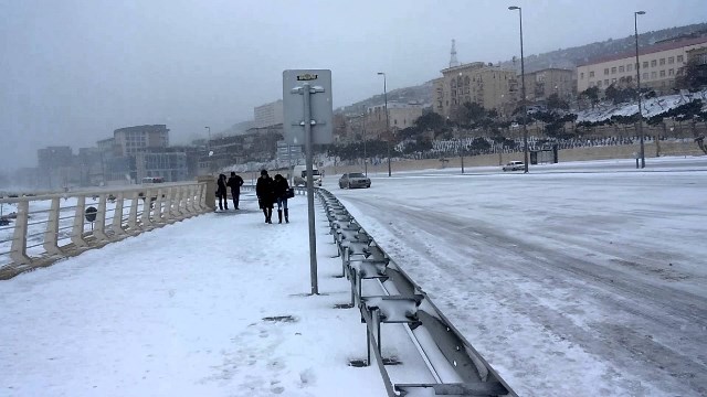 Bakıda güclü külək, rayonlarda şaxta