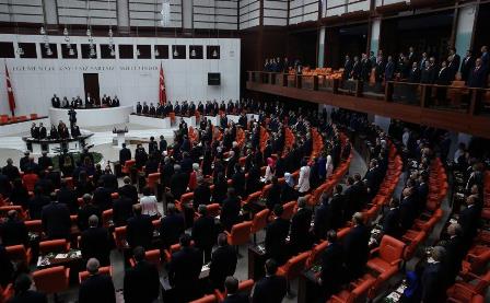 Türkiyə parlamentində andiçmə başladı - Fotolar