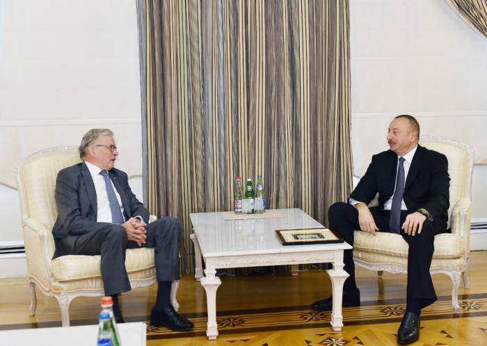 Ilham Aliyev admite al exmiembro del senado holandés