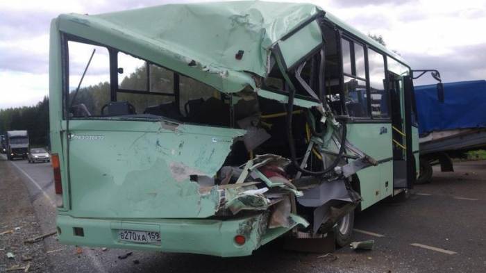 Rusiyada avtobus qəzası: 4 ölü, 14 yaralı