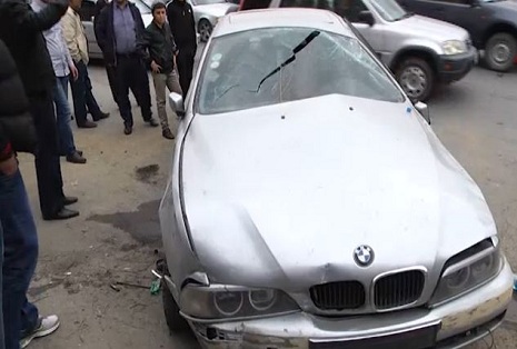 “BMW” bir neçə dəfə “salto” vurdu!